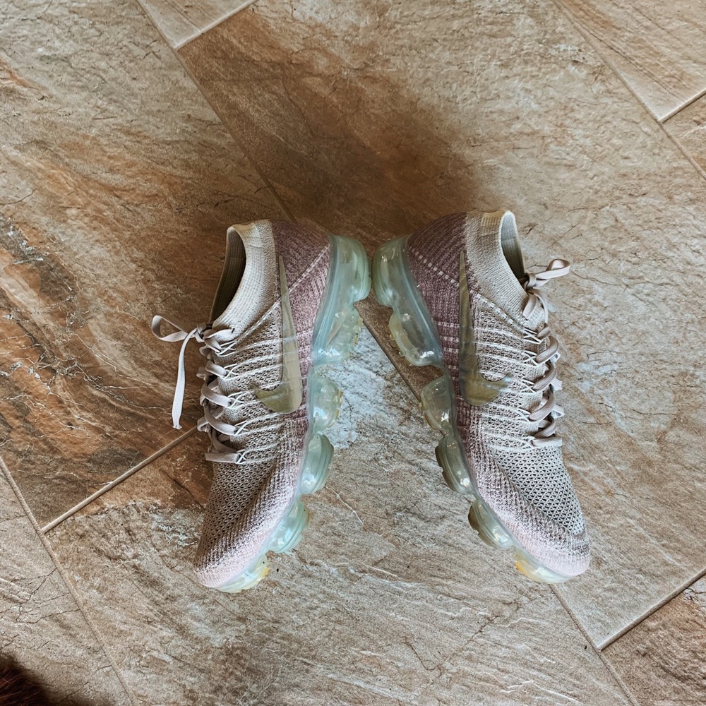Light Taupe Nike Air Vapormax Flyknit
